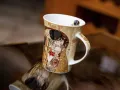 Kubek - G. Klimt, Pocałunek (kremowe tło (6).webp