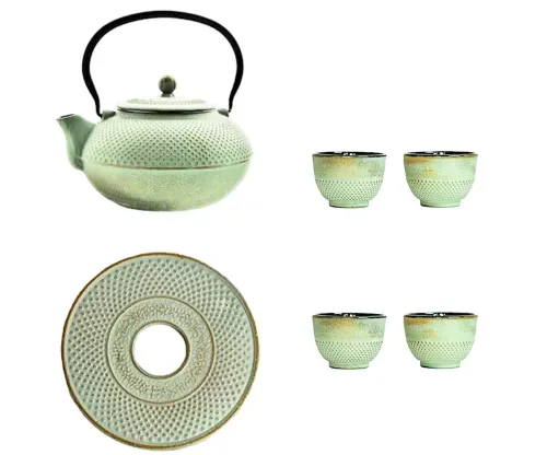 Czajnik żeliwny + czarki do picia herbaty.webp