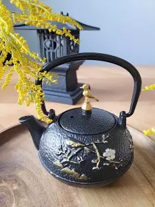 Żeliwny czajnik dzbanek zaparzacz 300 ml Złoty ptaszek