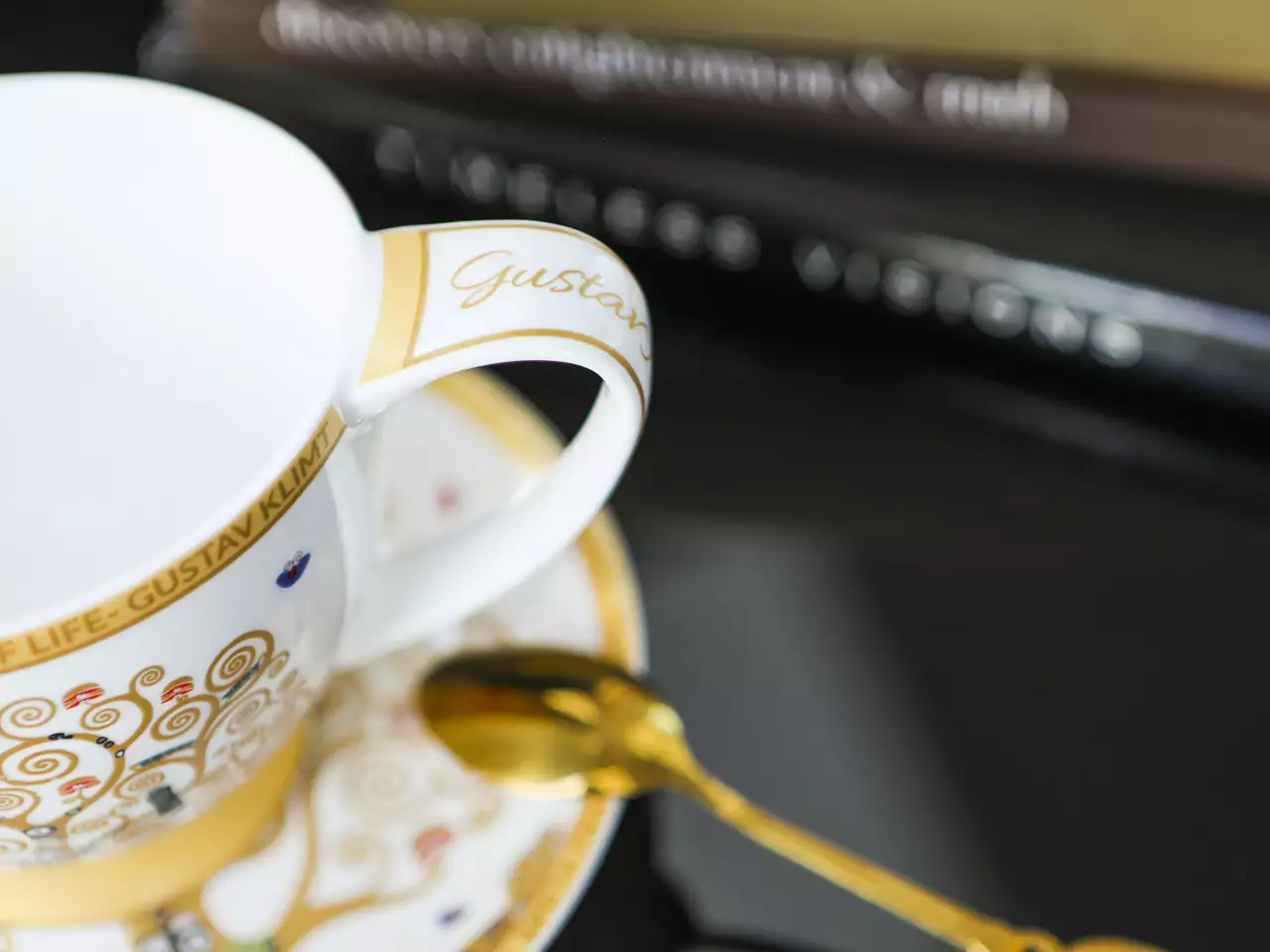 Filiżanka Big Vanessa - G. Klimt, Drzewo życia, białe tło (CARMANI)